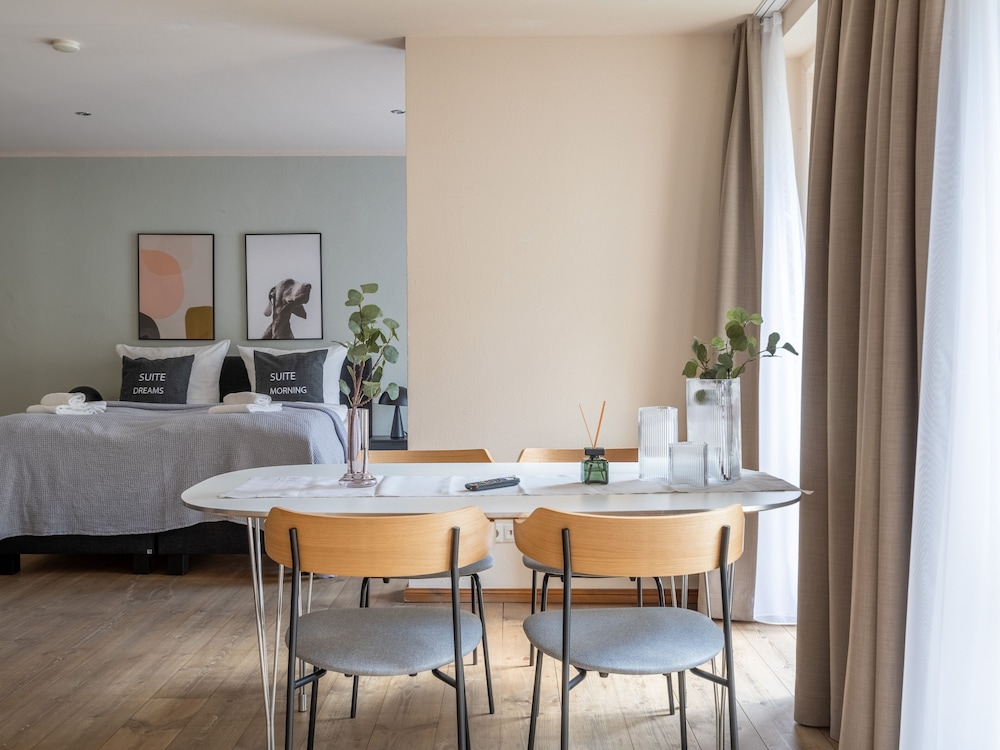 Schoenhouse Apartments 21/50