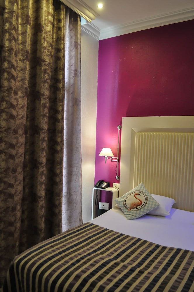 EXECUTIVE, QUEEN BED