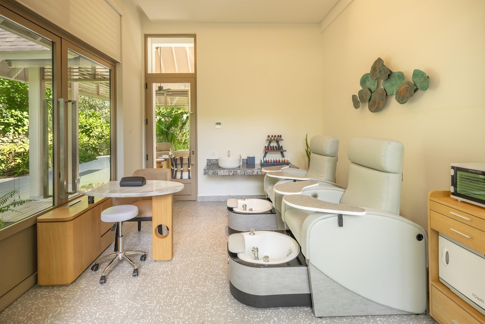 Avani+ Fares Maldives Resort 138/164