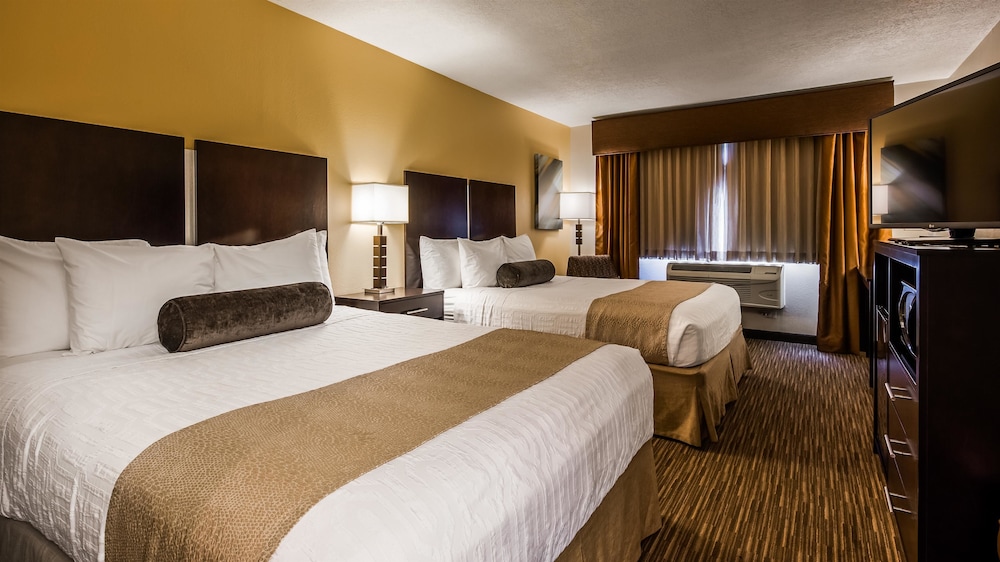 Best Western Plus The Four Corners Inn 25/69