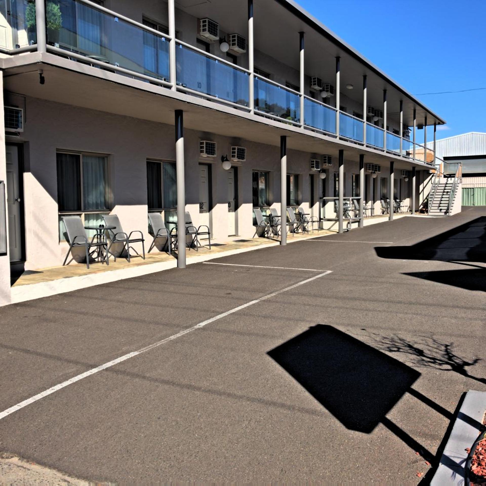 NEW ENGLAND MOTOR INN 36/40