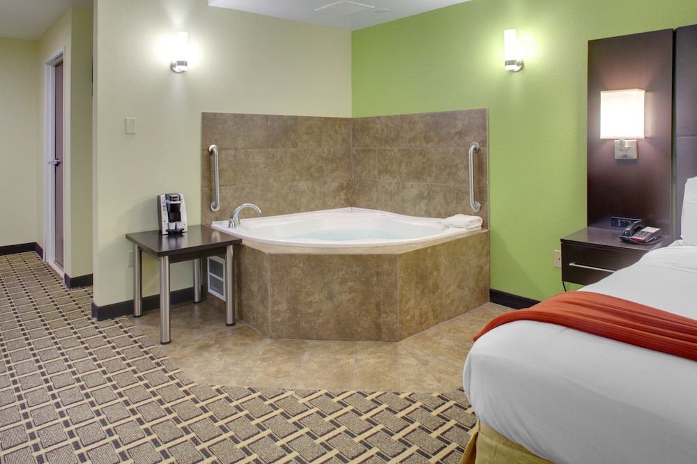Holiday Inn Express Hotel & Suites Cross Lanes 25/75
