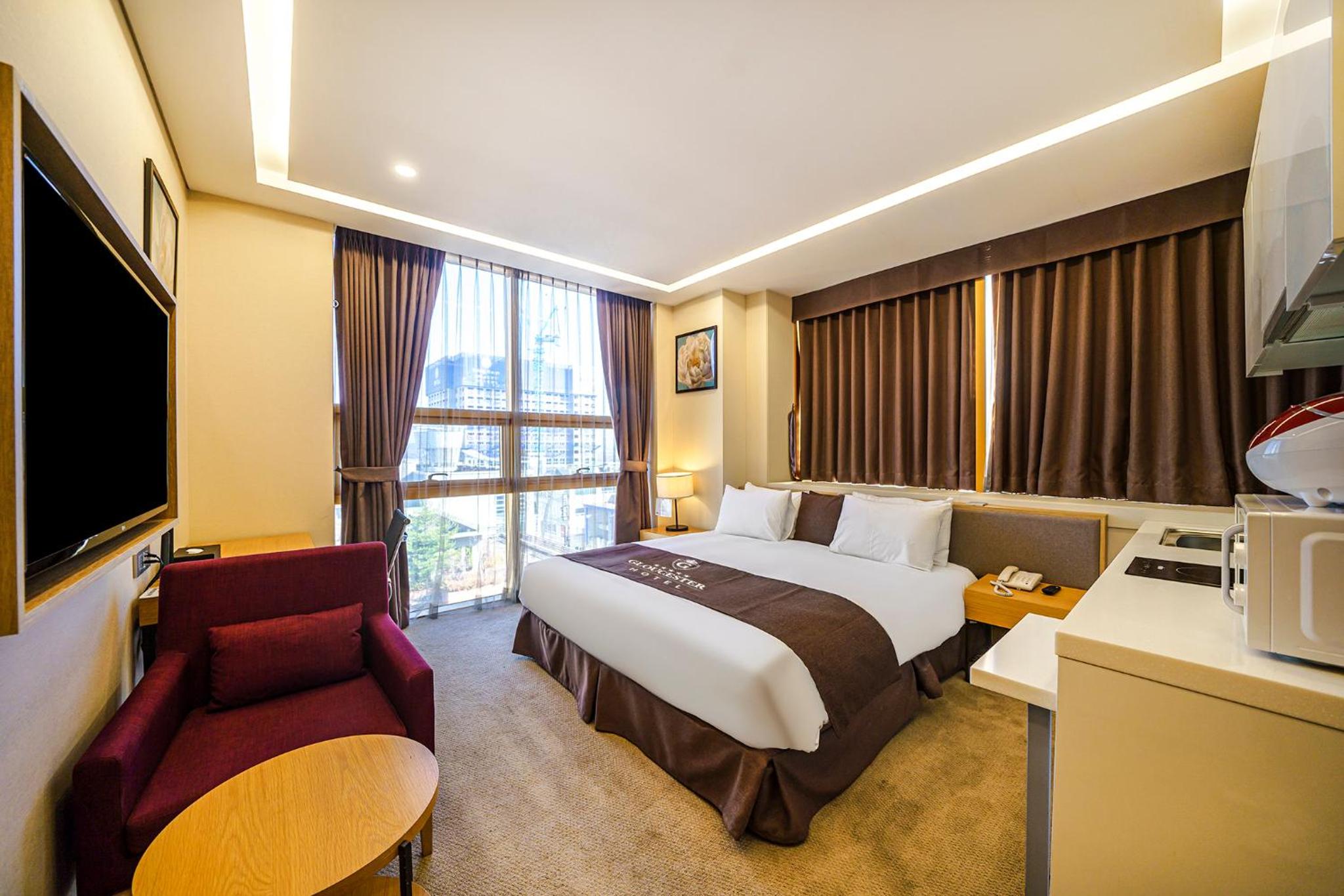 Residential, Queen Bed