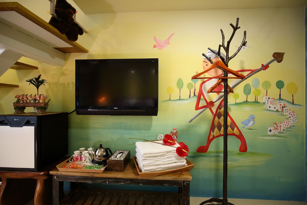 The Wonderland B&B (ex.Si Sen live Pastoral Breakfast) 8/47
