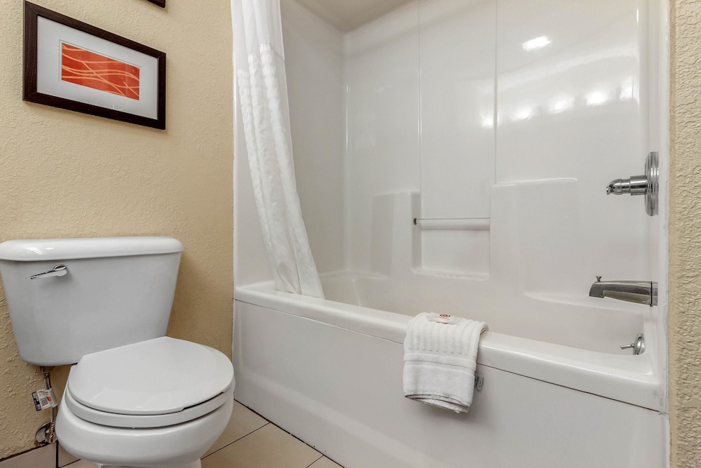Comfort Inn and Suites Hays I-70 11/46