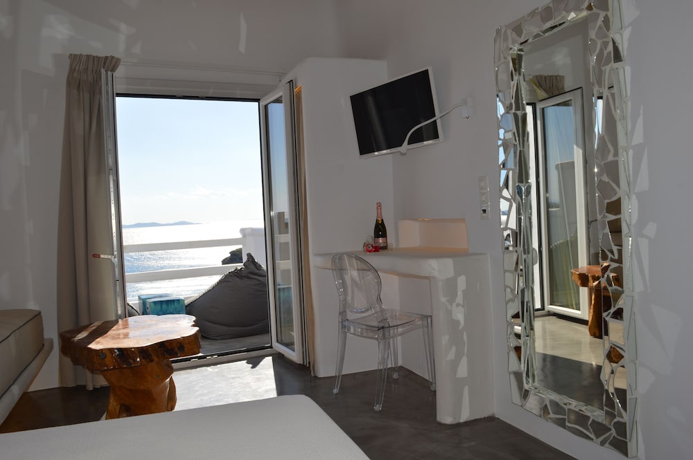 Flaskos Suites 27/50