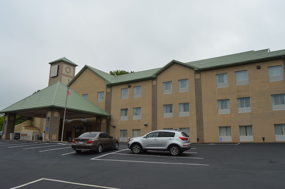 Comfort Inn & Suites Cincinnati Uptown Clifton 36/45