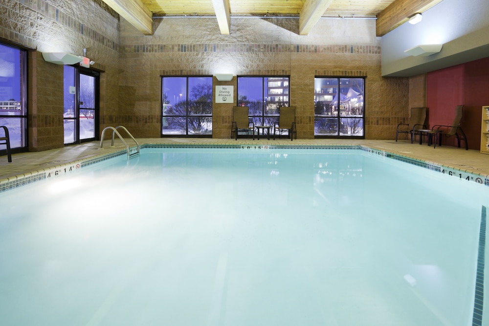 Holiday Inn Express Hotel &amp; Suites BLOOMINGTON WEST 36/52