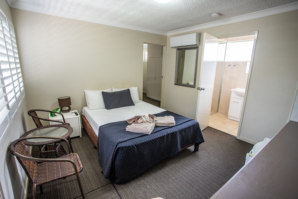 Family, 1 Double and 3 Single Beds, 3 Queen Beds