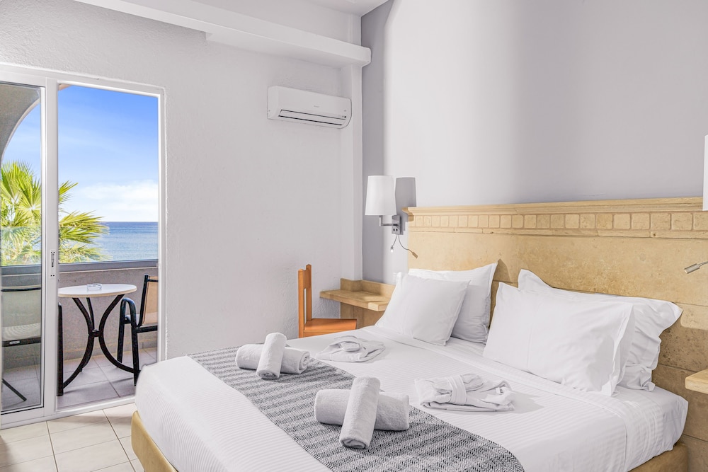 Glaros Beach Hotel 8/50