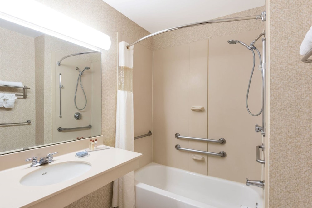 Spark by Hilton Plainfield Indianapolis Airport 39/43