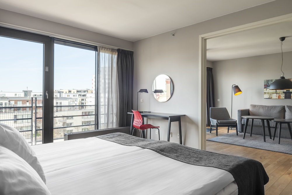 Quality Hotel 11 13/54
