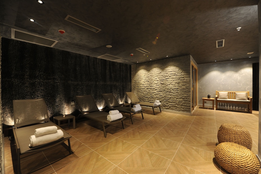 Le Petit Palace Hotel 28/50