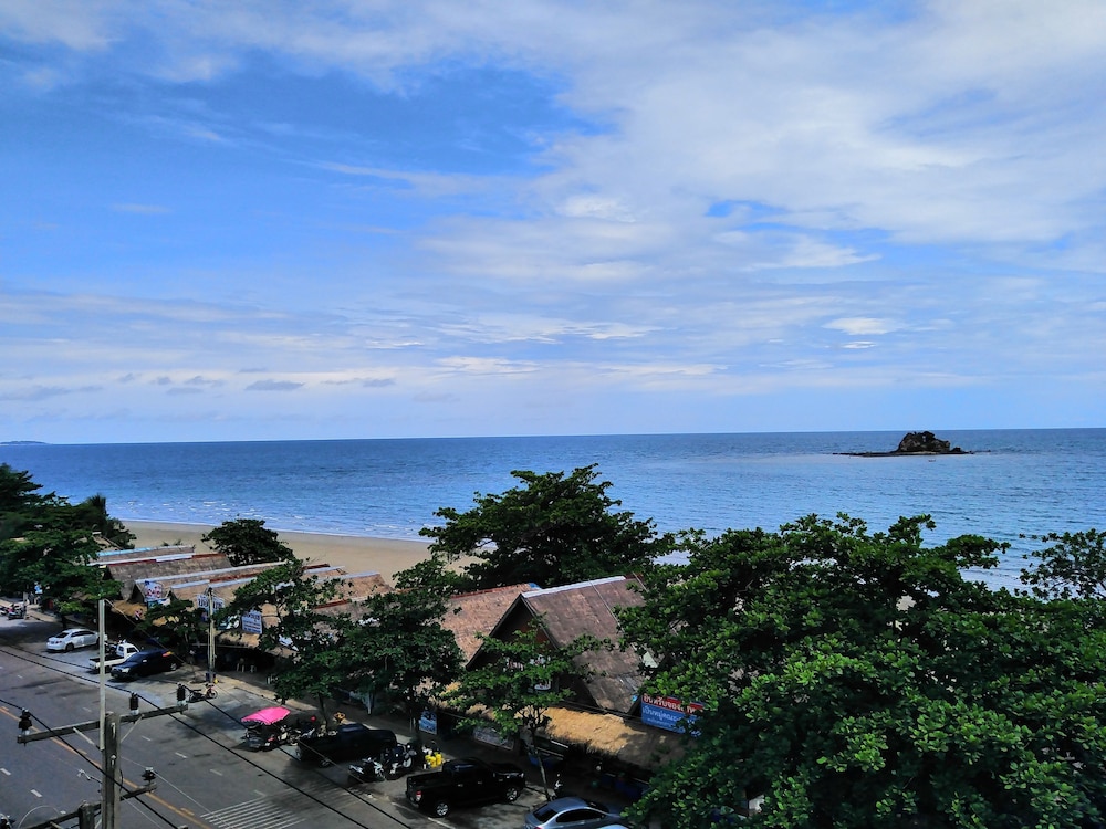 Pimpimarn Beach Hotel 57/66