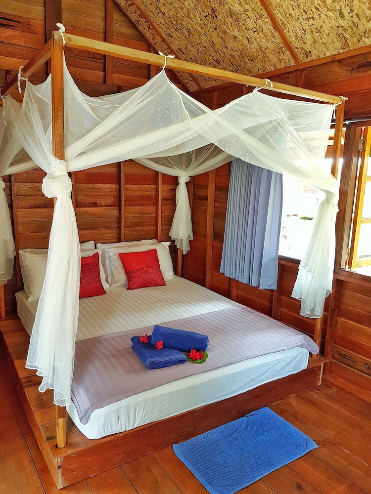 Garden, Queen Bed, with Fan