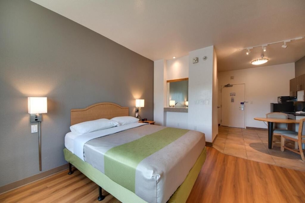 Motel6 Brownsville, TX 29/70