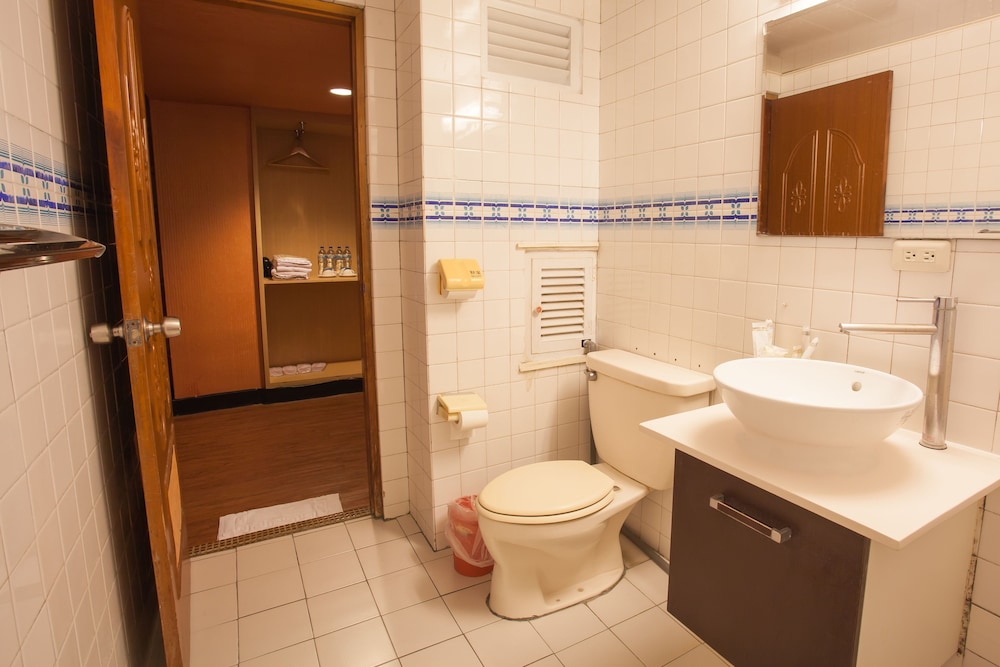 Chiayi Crown Hotel 30/32