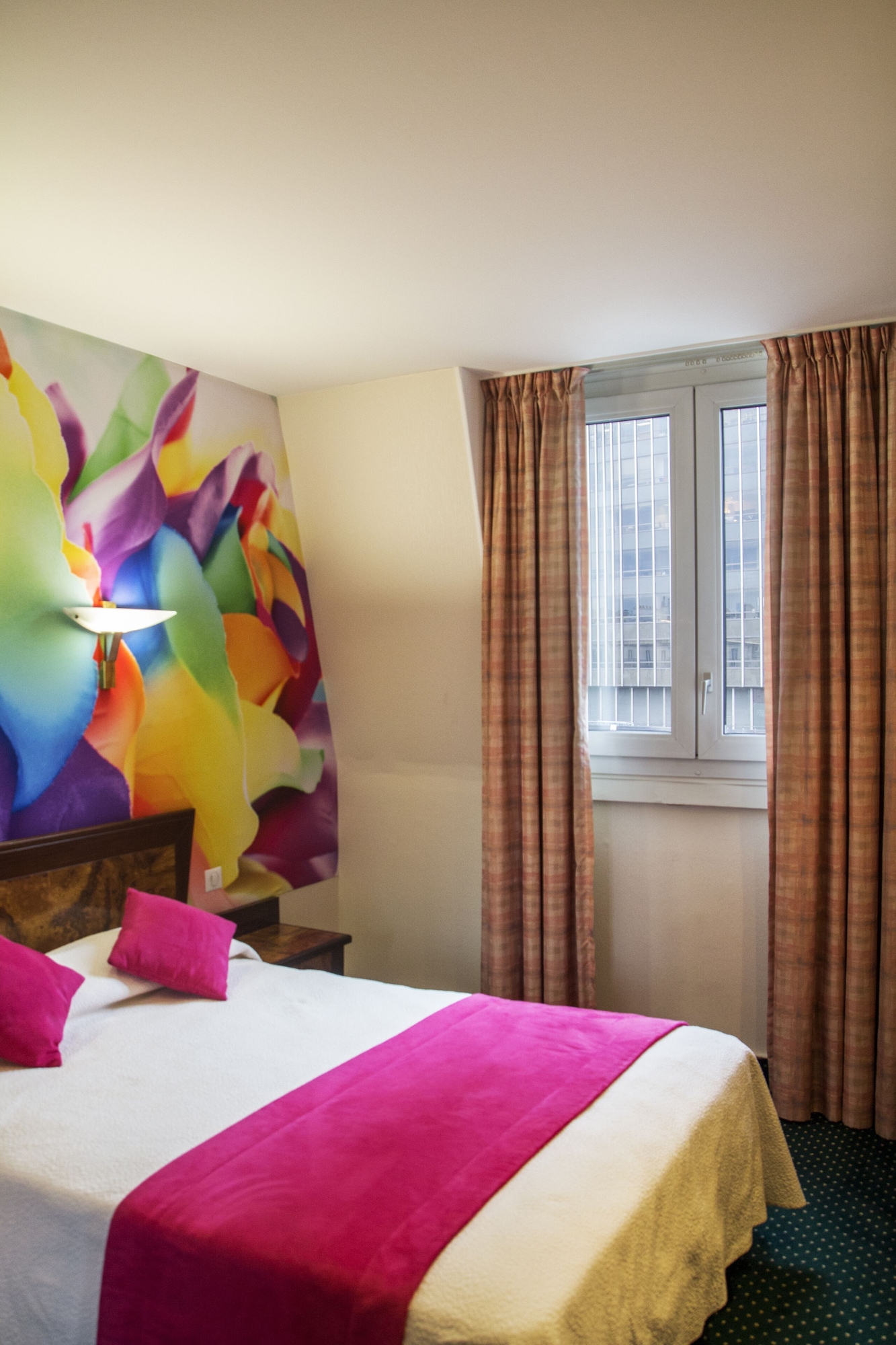 Club, Double Bed, Bathtub, HOTEL TERMINUS MONTPARNASSE 3/10