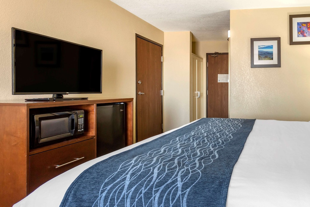 Comfort Inn & Suites Alameda At Albuquerque Balloon Fiesta Park 9/30