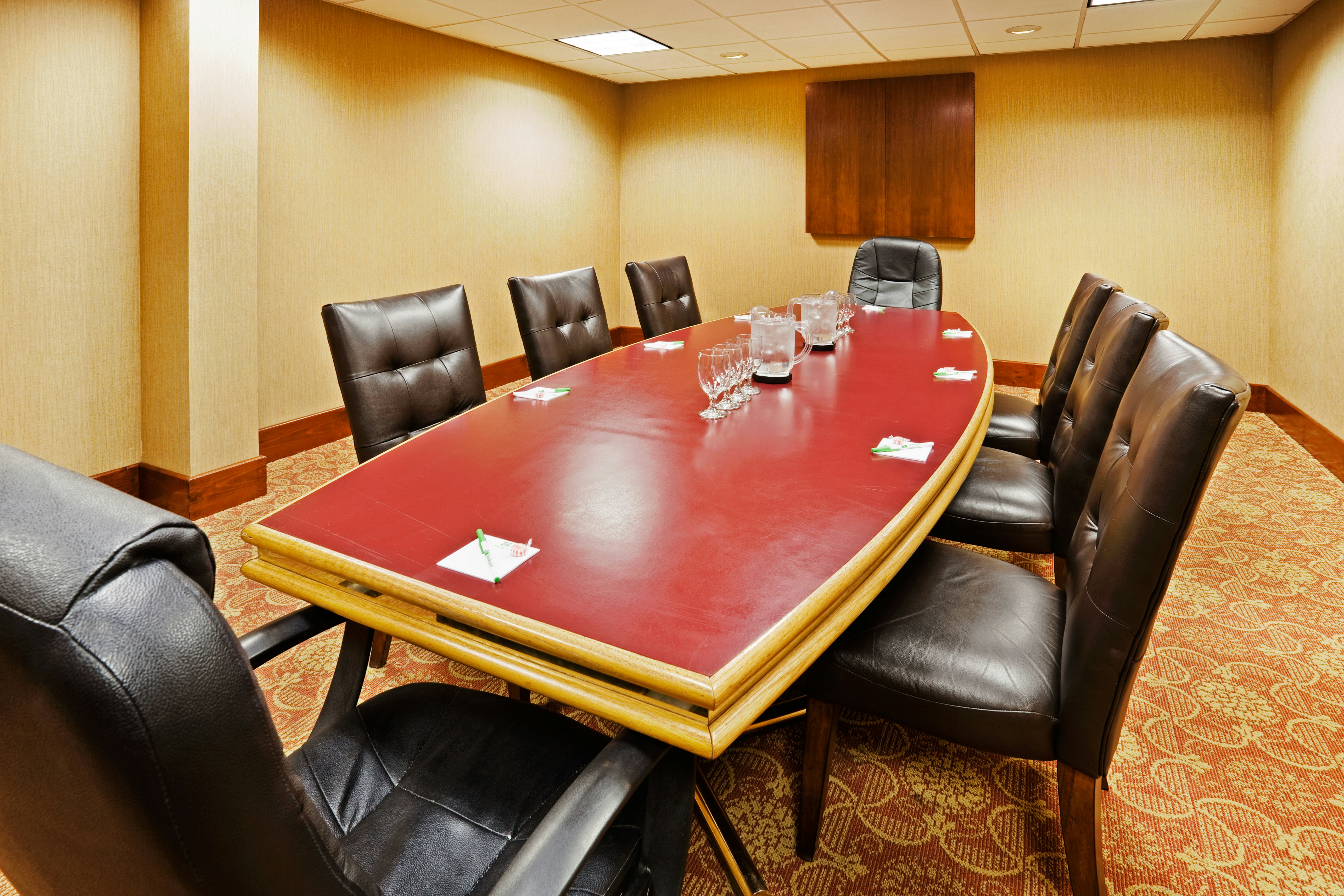Holiday Inn Johnson City 67/79