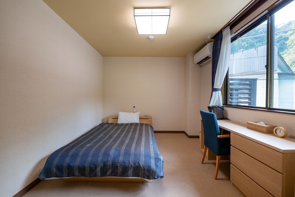Nikko Garden Hotel 8/50