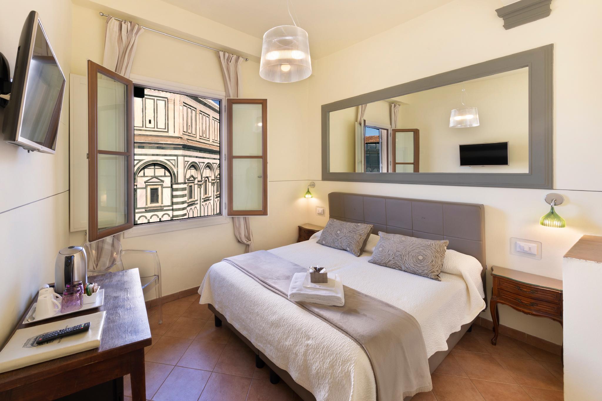 Room, Double or Twin Bed, Duomo View