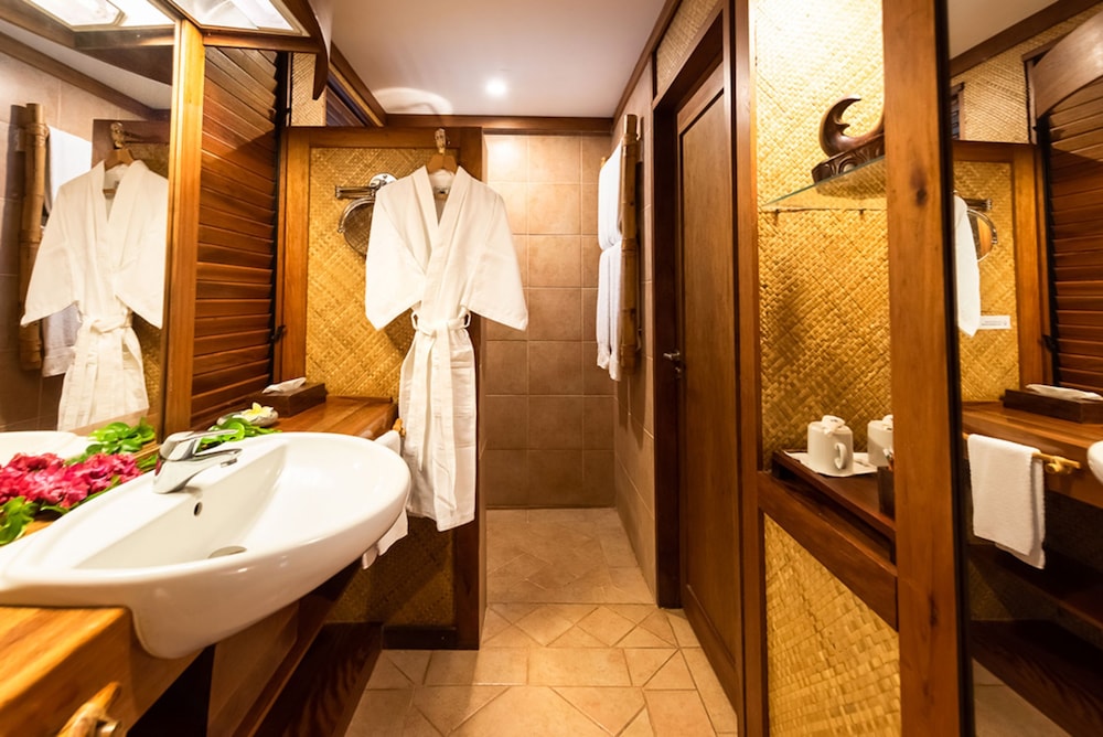 NUKU HIVA KEIKAHANUI PEARL LODGE 55/56
