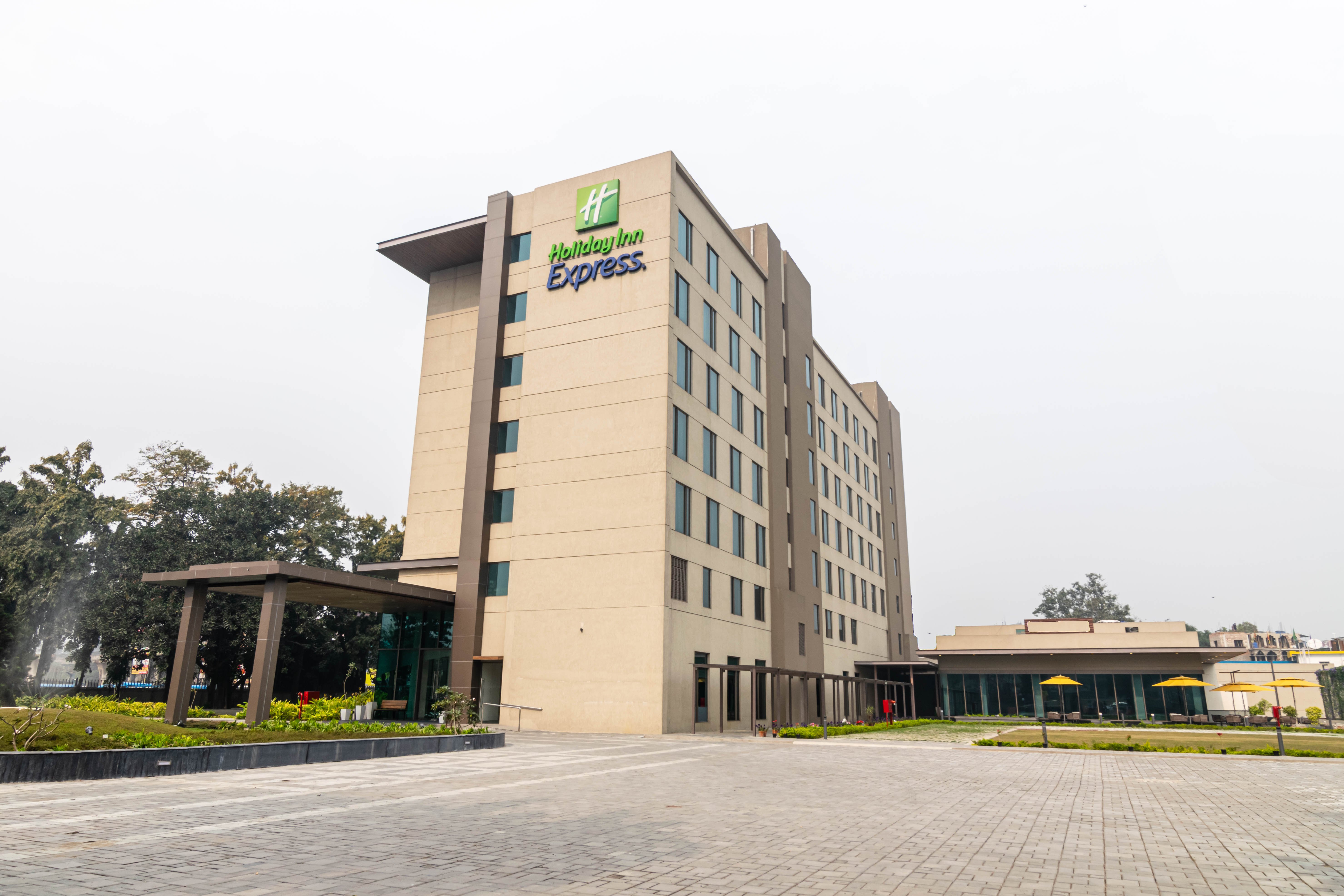 Holiday Inn Express Kolkata Airport 4/56