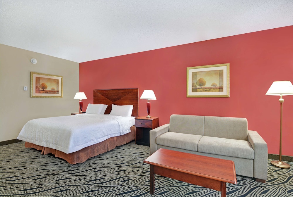 Hampton Inn Fayetteville 24/73