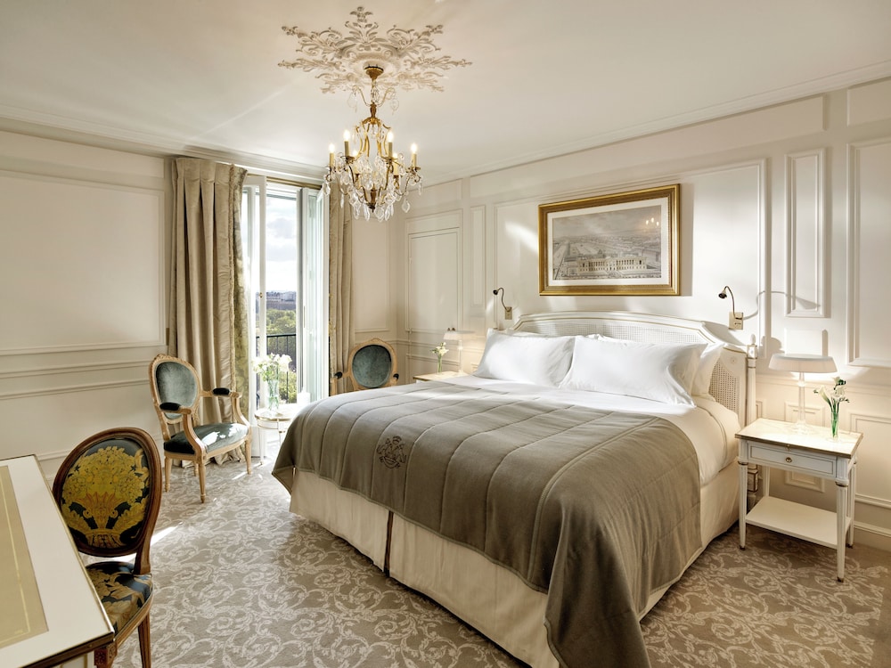 EXECUTIVE, EIFFEL VIEW