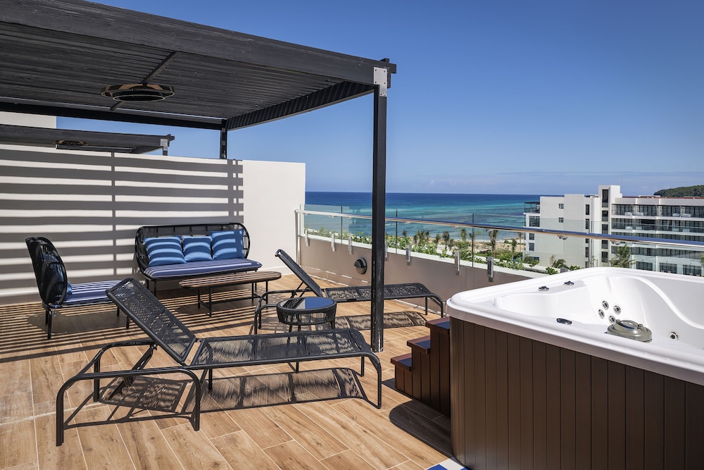 Ocean Eden Bay - Adults Only 24/50