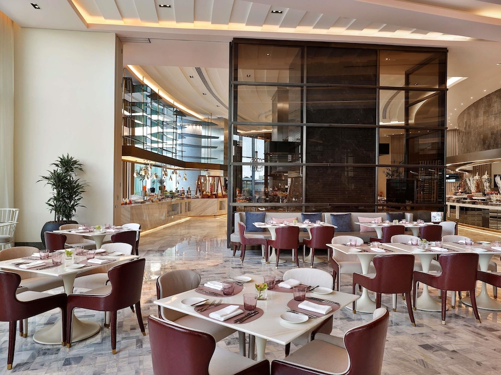 فندق ومركز مؤتمرات سوفيتيل الرياض(Sofitel Riyadh Hotel & Convention Centre) 37/49