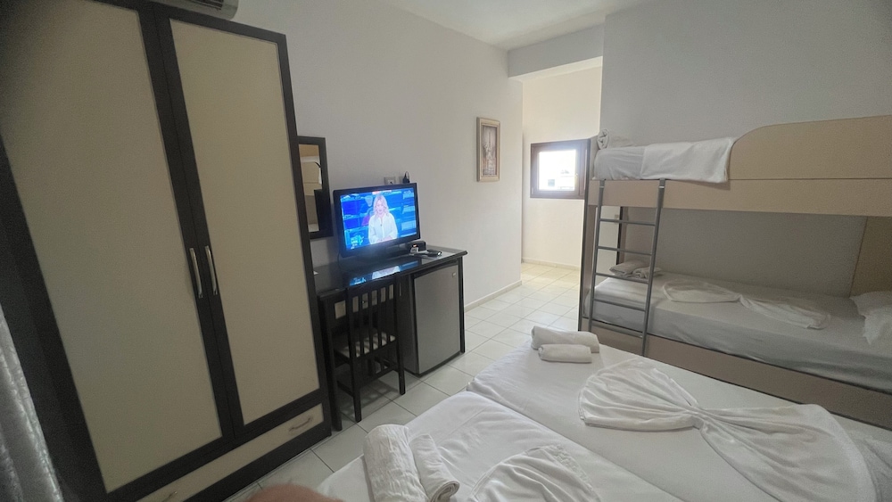 Sunrise Hotel Cameria 15/50