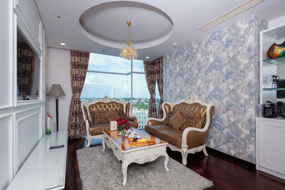 The Mira Hotel 30/50