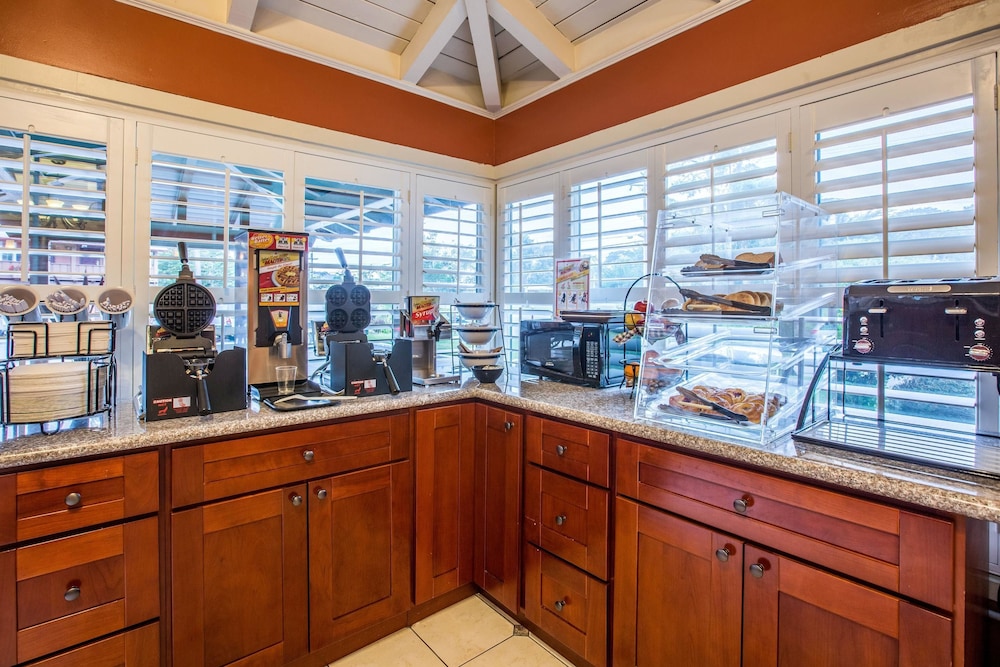 Clarion Collection Hotel Pacific Grove - Monterey 28/30