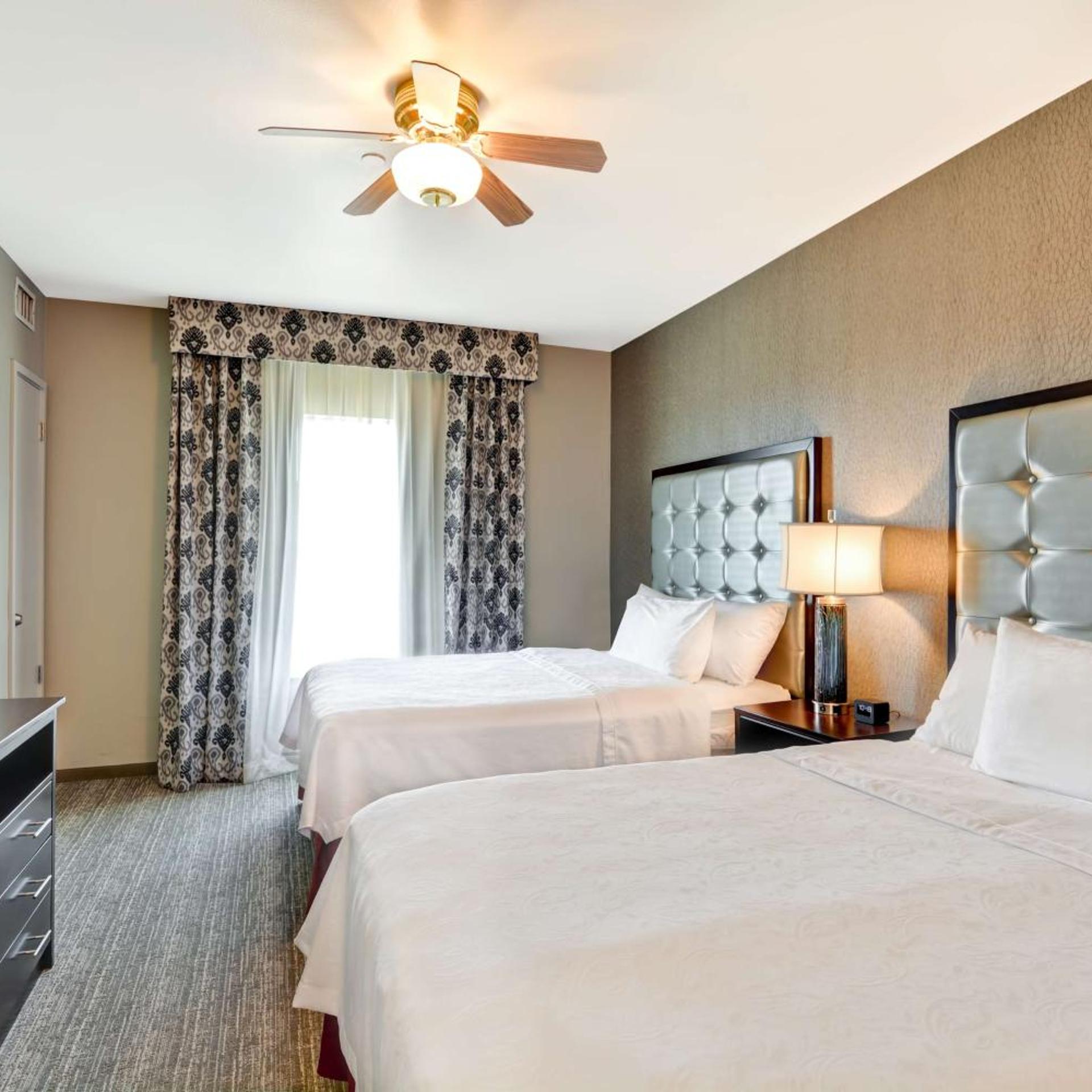 1 Bedroom, Suite, 2 Queen Beds, Sofa