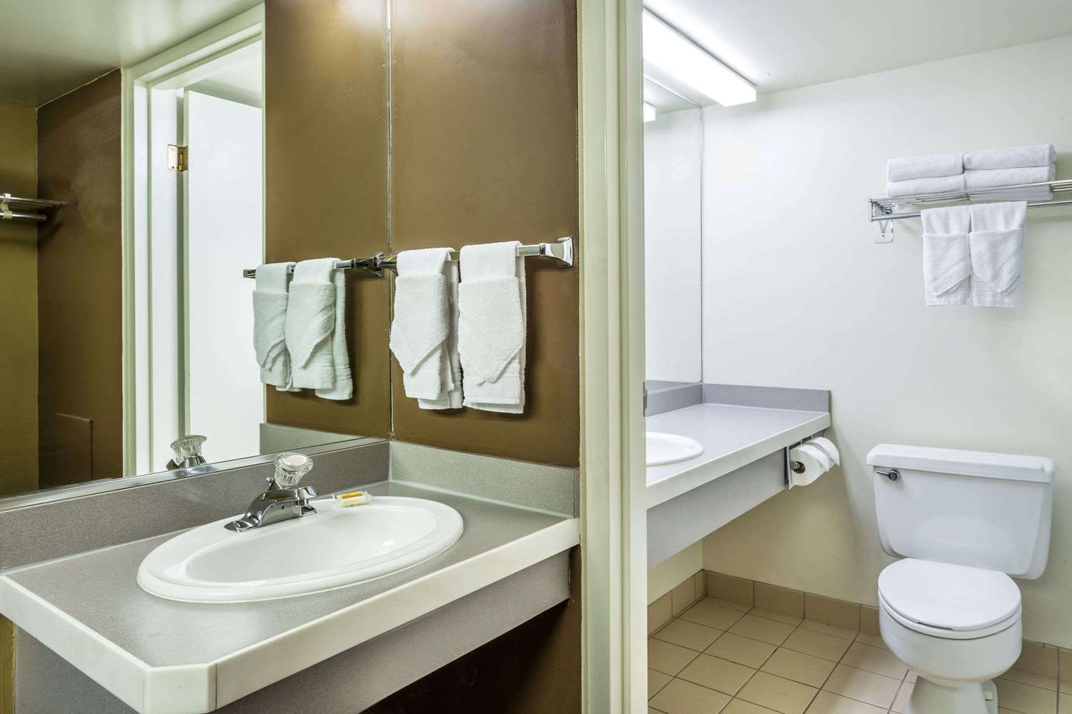 Days Inn & Suites by Wyndham Logan 35/37
