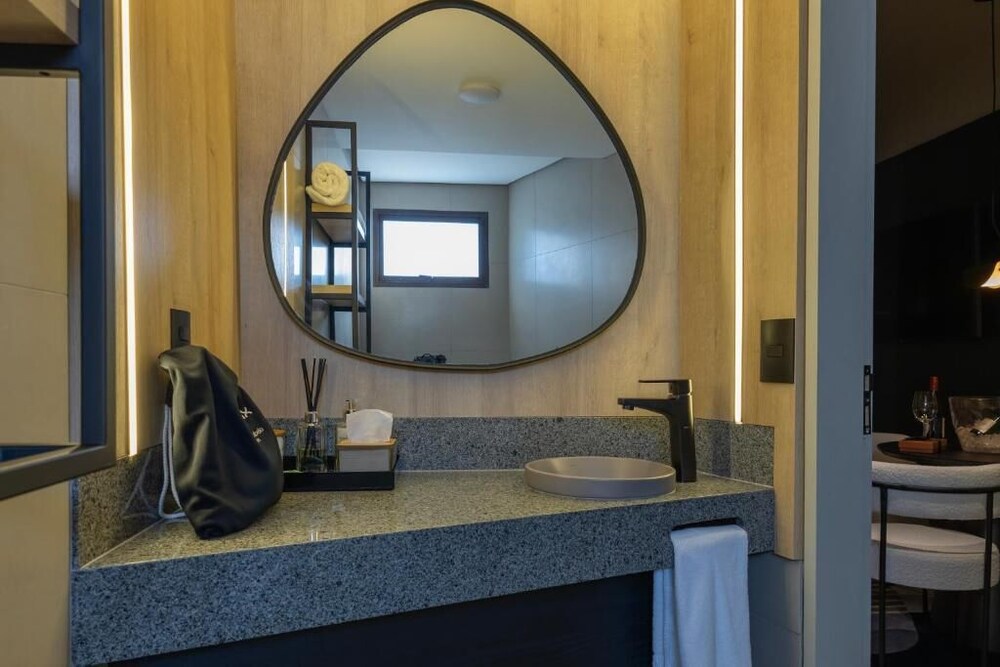 Suite, Queen Bed, Sofa, Max Plaza Hotel 8/10
