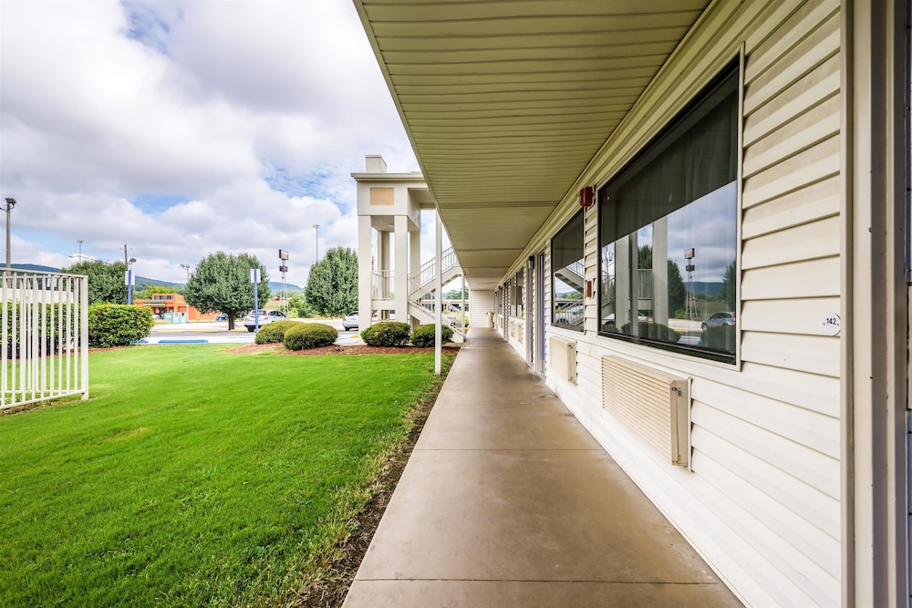 Motel6 Anniston, AL 37/39
