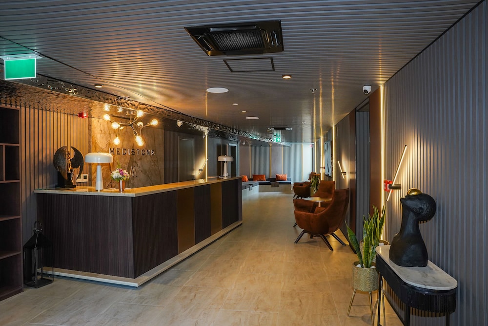 Medistone Hotel 3/50