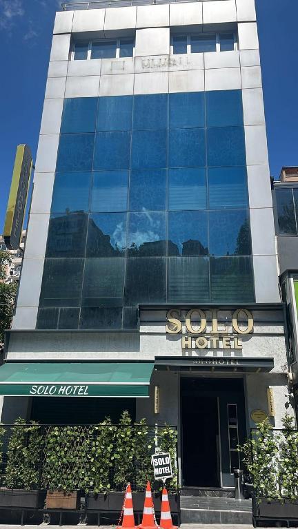 SOLO HOTEL 1/49