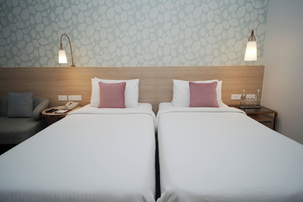 The Muse Sarovar Portico, Nehru Place 15/42