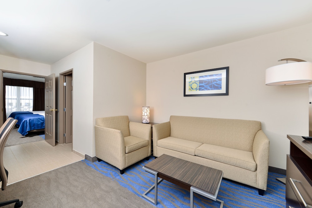 Holiday Inn Express Hotel & Suites St. Louis West-O Fallon 42/71
