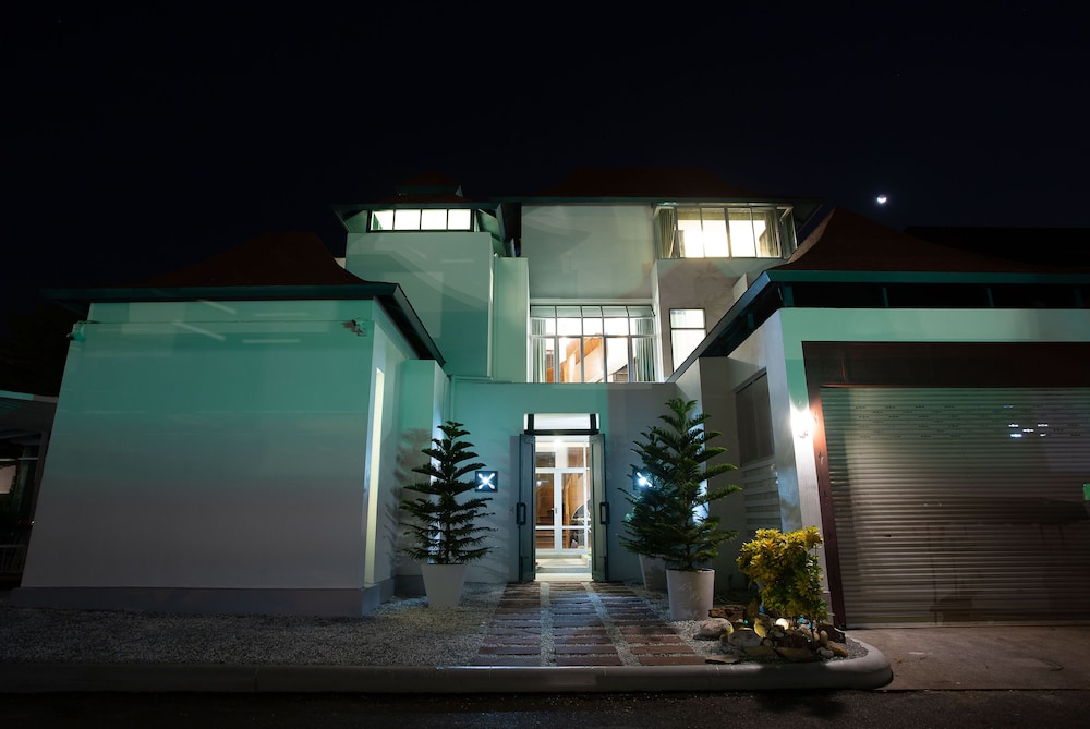 Nirvana Platinum Bbq Villa 7 Bedroom 6/50