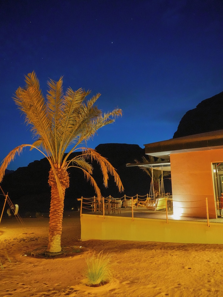 Valley Resort 46/48