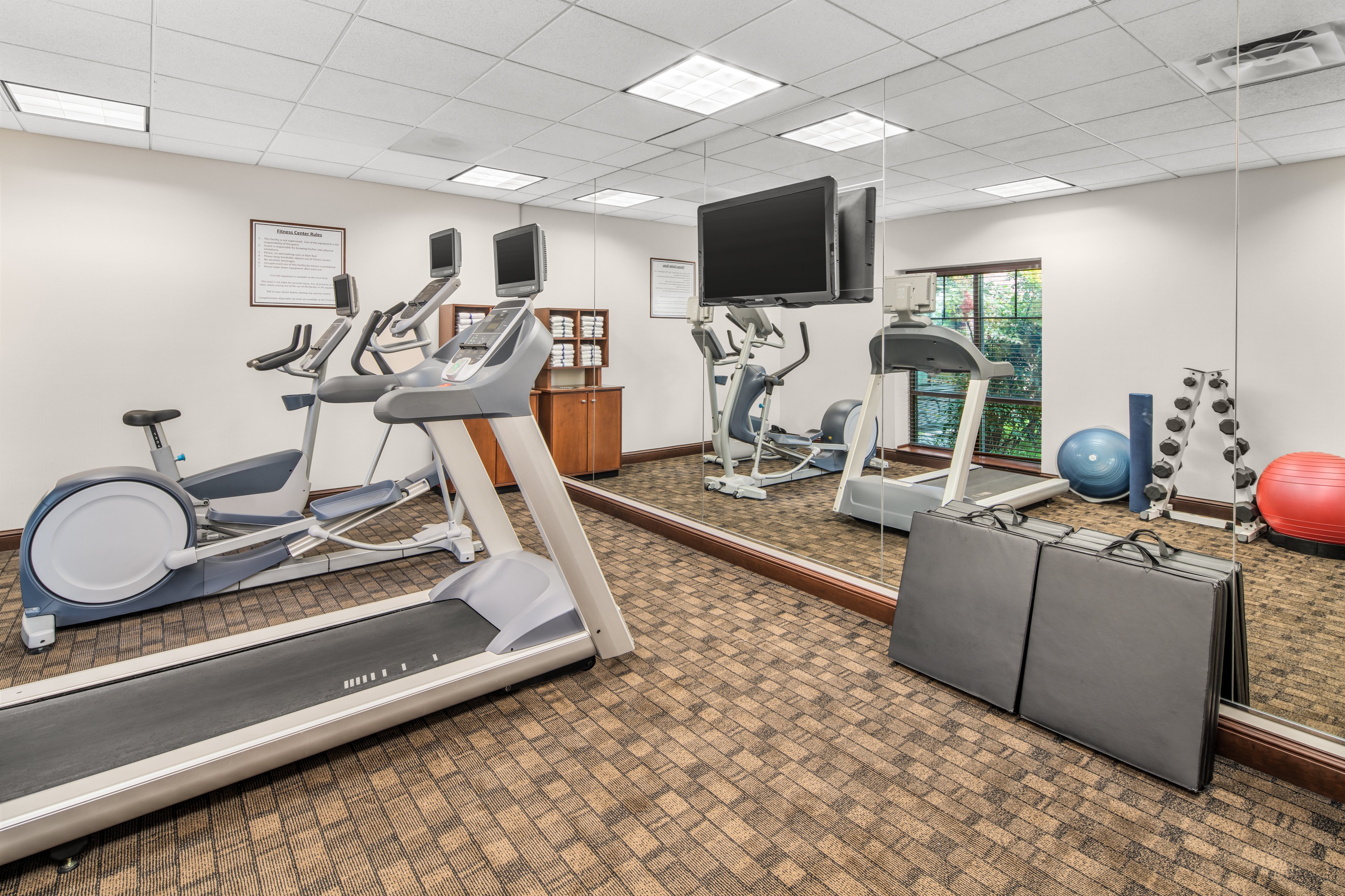 Holiday Inn Express Hotel And Suites Wilmington Newark 38/72