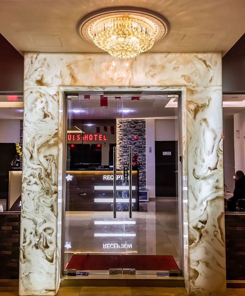 Louis Hotel 32/40