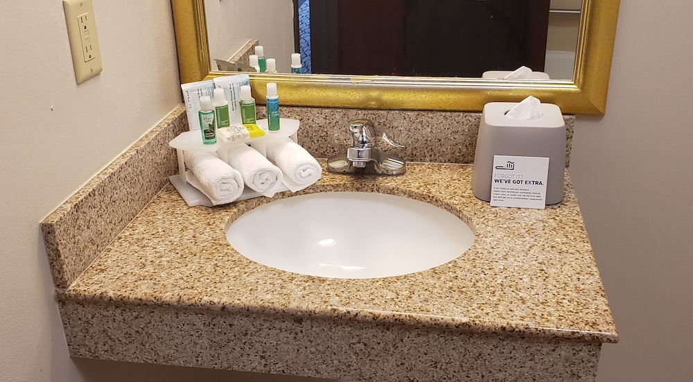 Holiday Inn Express Hotel Suites San Angelo 48/58