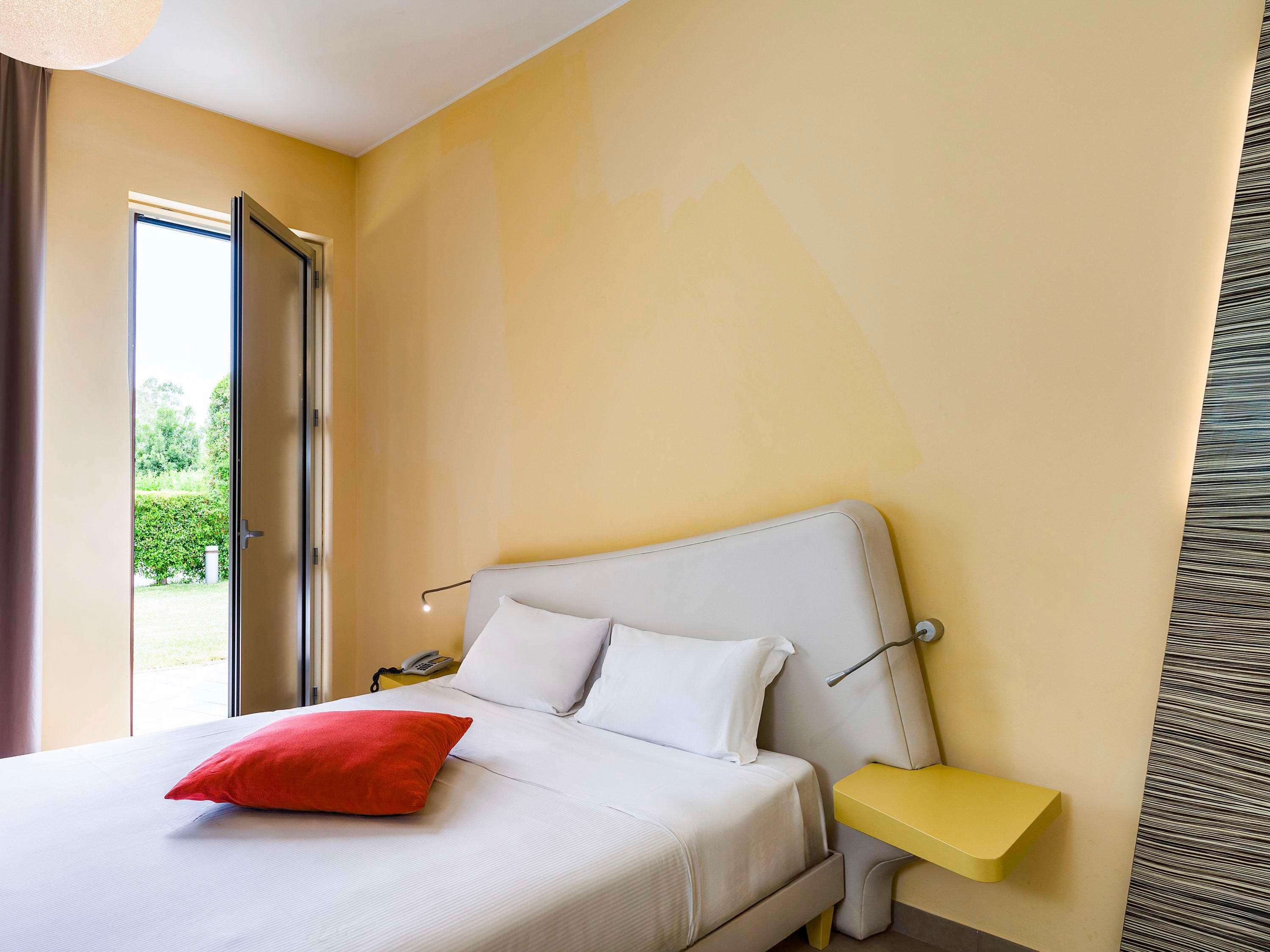 Superior, Economy, King Bed, Garden Area