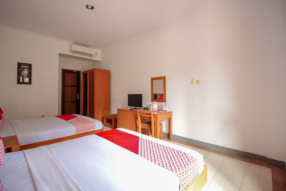 RedDoorz Plus At Hotel Sofia Pangandaran 9/27